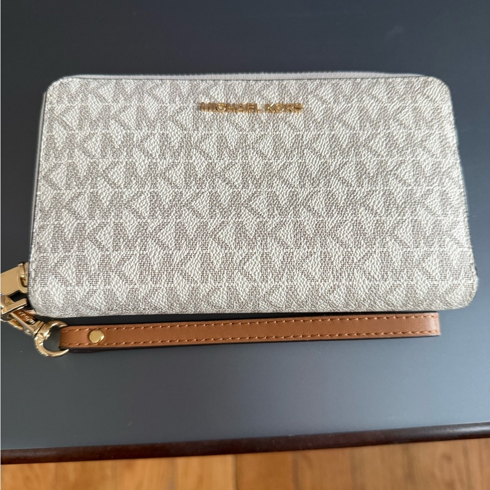 Michael Kors Jet Set Signature Logo Smartphone Metallic Wristlet with Tan Strap